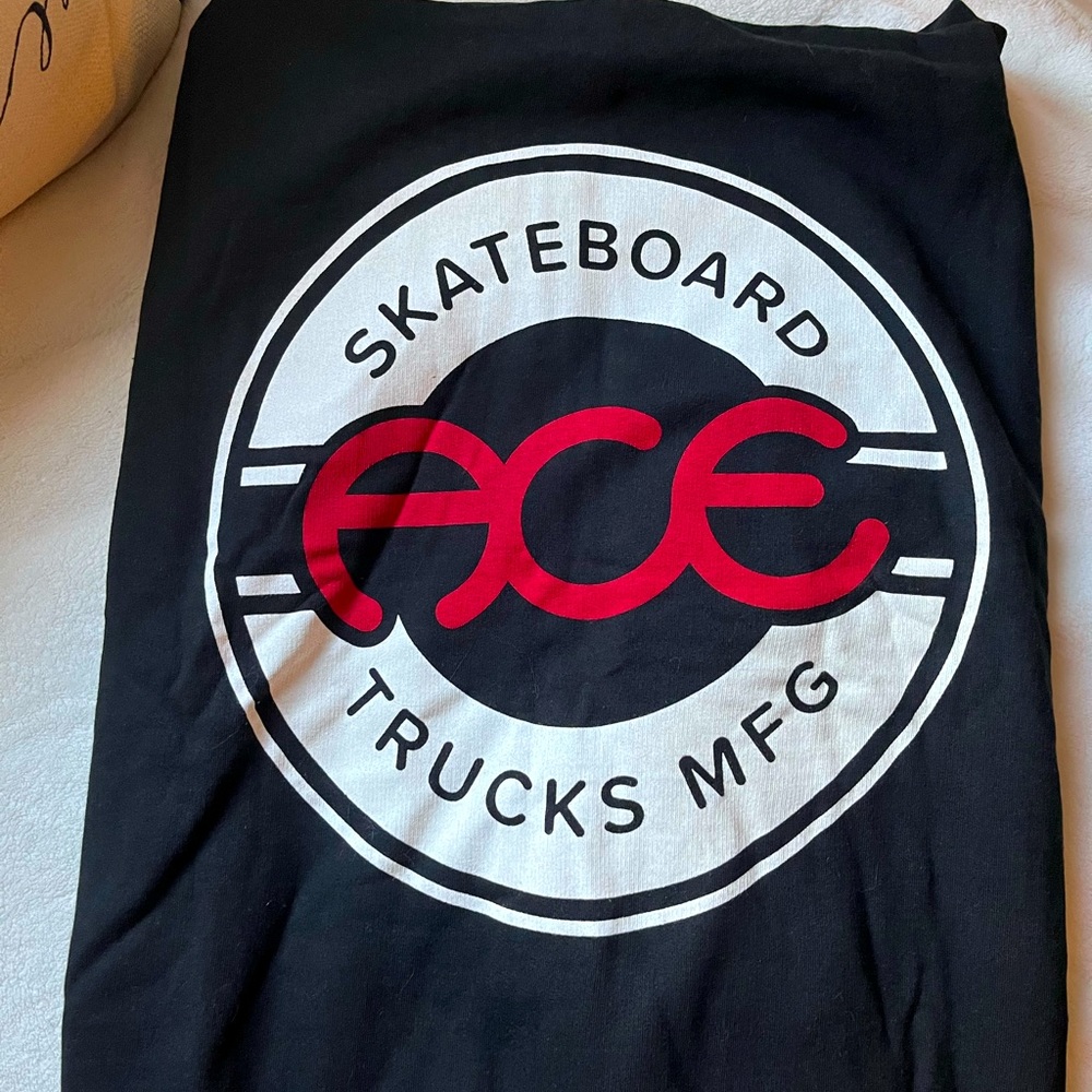 Skateboard ACE hoodie. NWOT. Never worn. Mens large